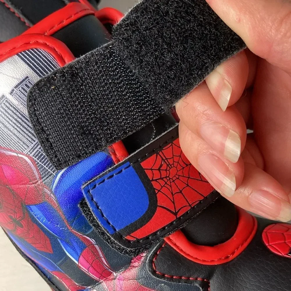 COPY - 🕷️-Man Marvel Spider-Man  Boy’s Light Up Snowboots Size 7